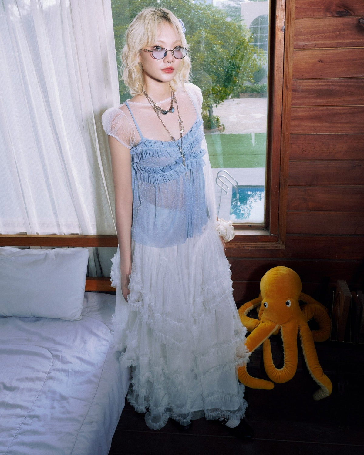 Pearl Top in blue silver, full-length view