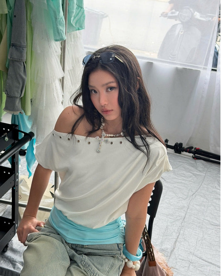 Yeoreum Top seated, showing draped shoulder